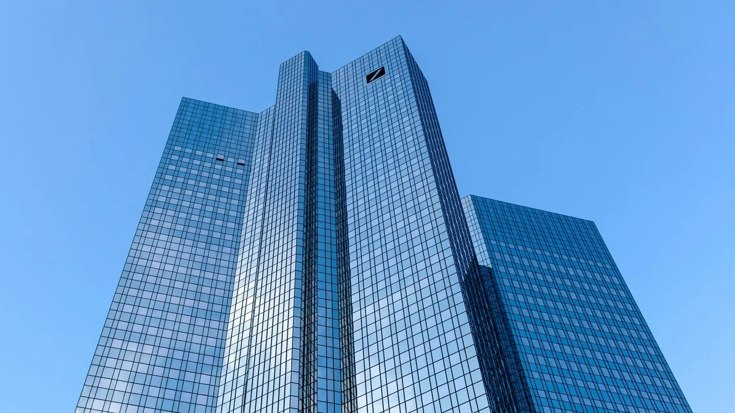 Deutsche Bank lures CoCo investors